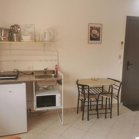 Appartement 4 , Disneyland - Parking Gratuit - Maison Des Platanes Meaux Bagian luar foto