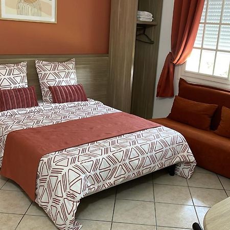 Appartement 4 , Disneyland - Parking Gratuit - Maison Des Platanes Meaux Bagian luar foto